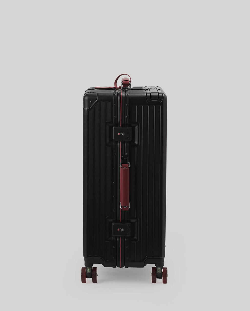 24" Check-In | Black Burgundy