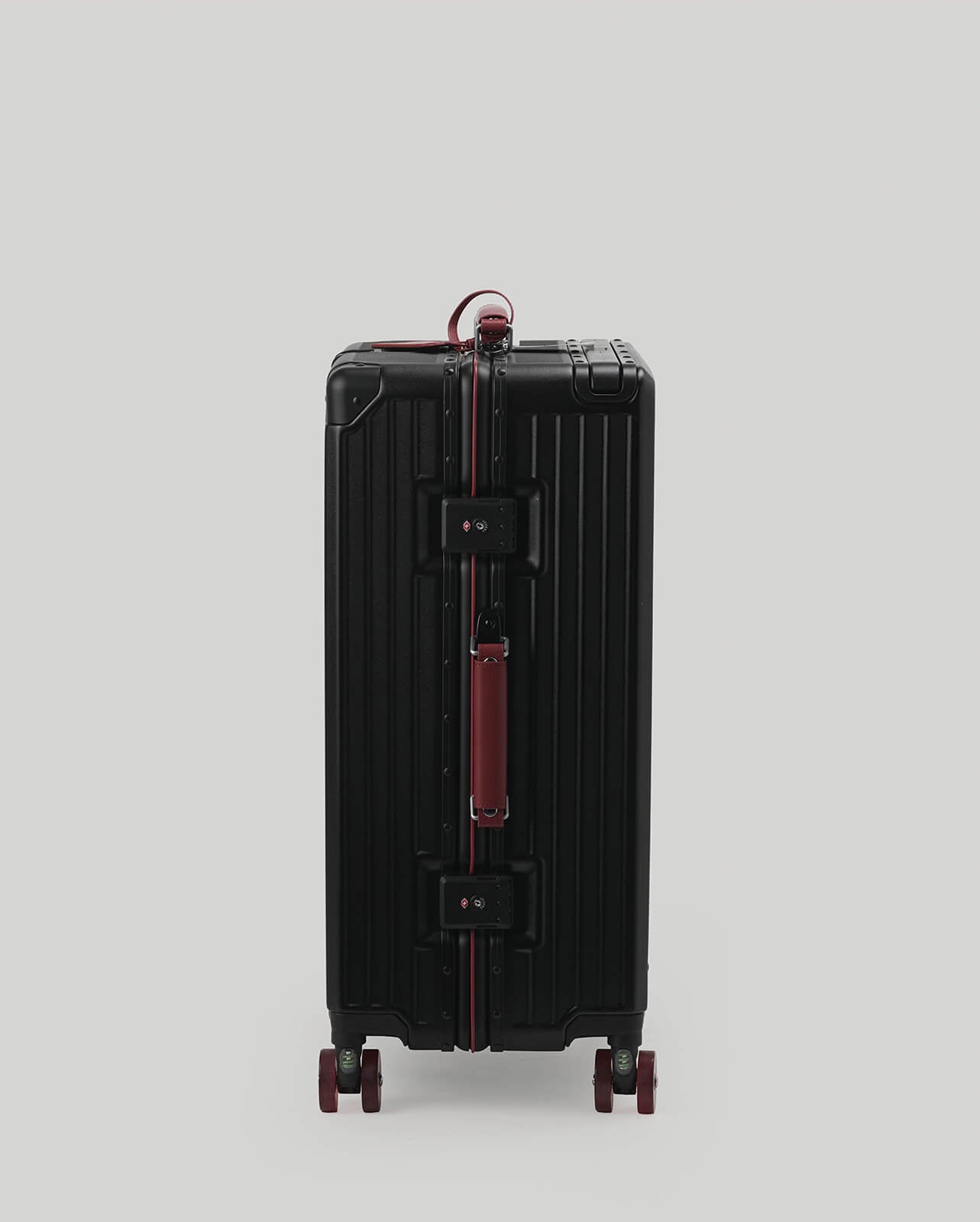 24" Check-In | Black Burgundy