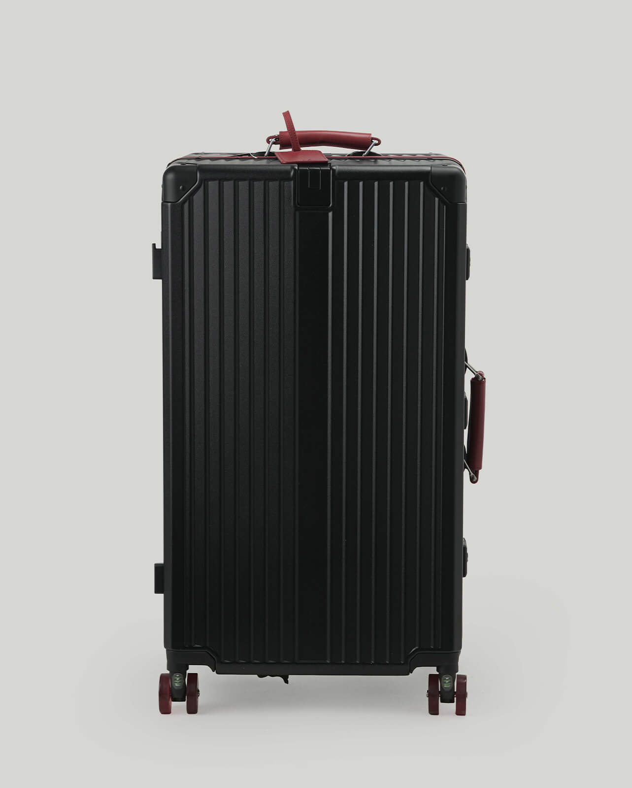 30" Check-In | Black Burgundy