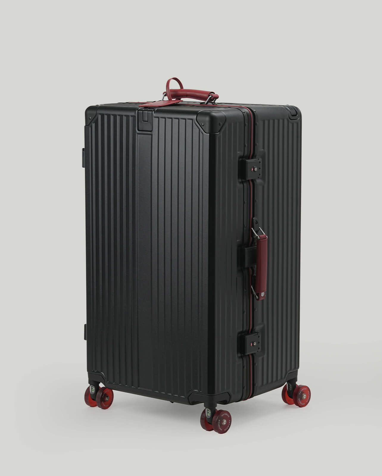 30" Check-In | Black Burgundy