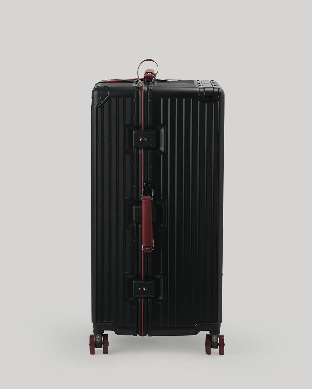 30" Check-In | Black Burgundy