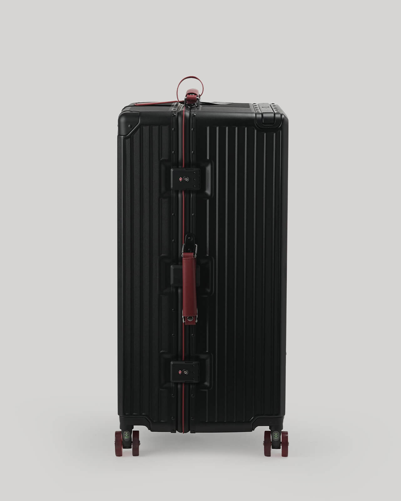 30" Check-In | Black Burgundy