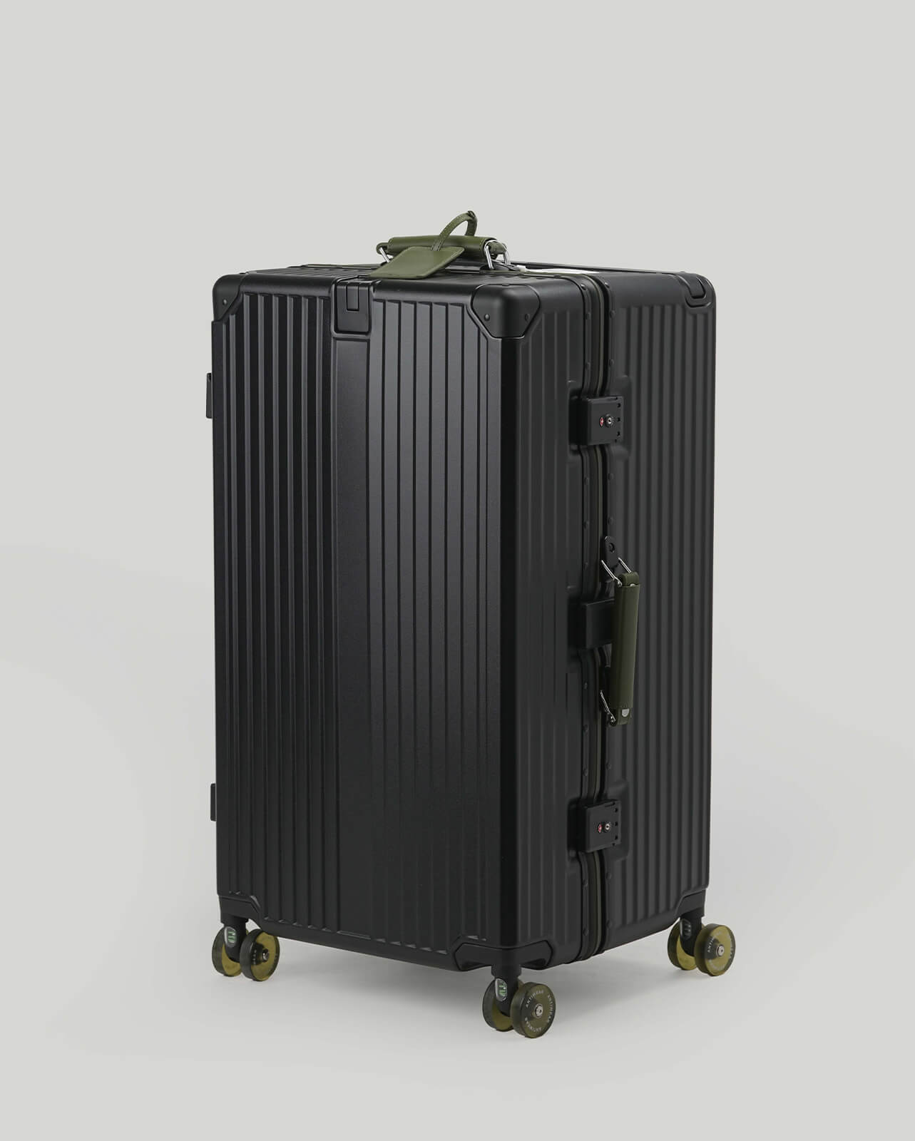 30" Check-In | Black Green