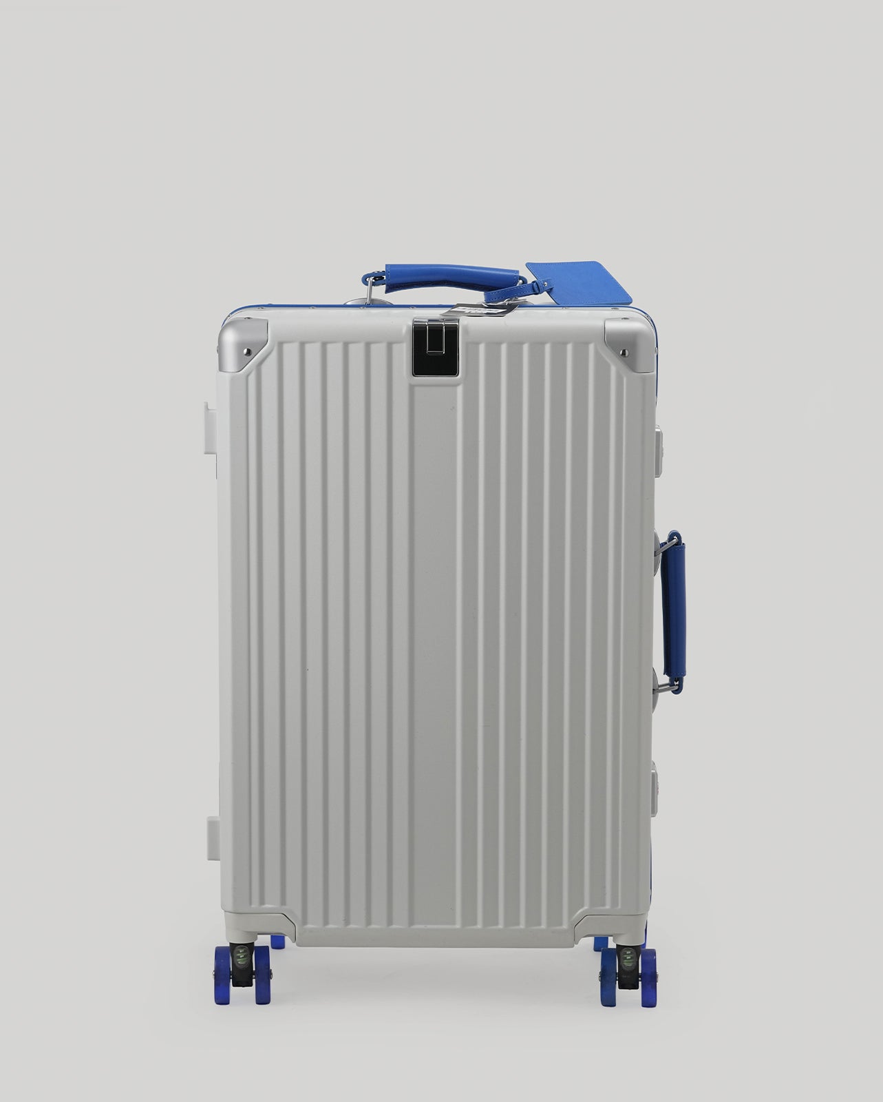 24" Check-In | White Blue