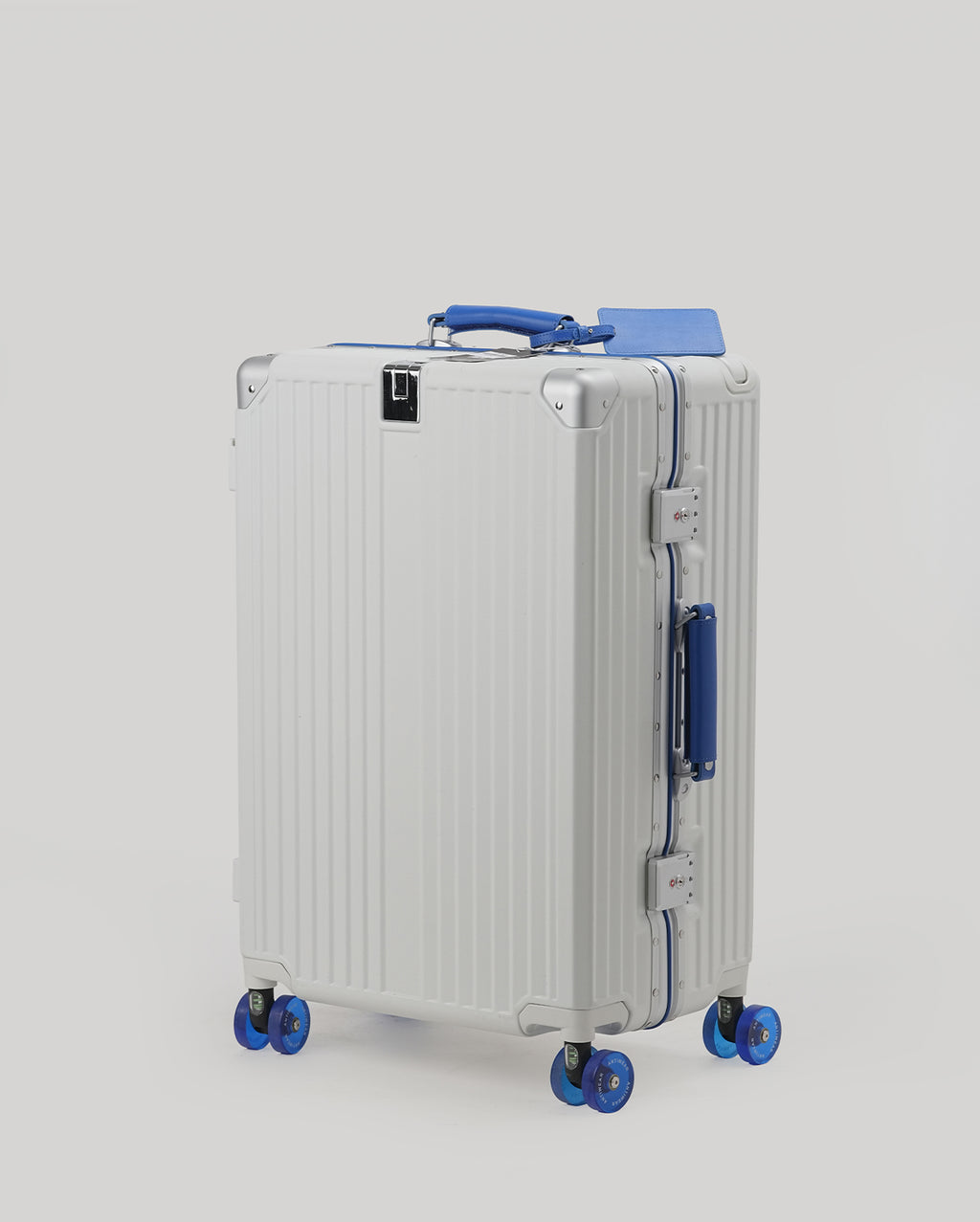 24" Check-In | White Blue