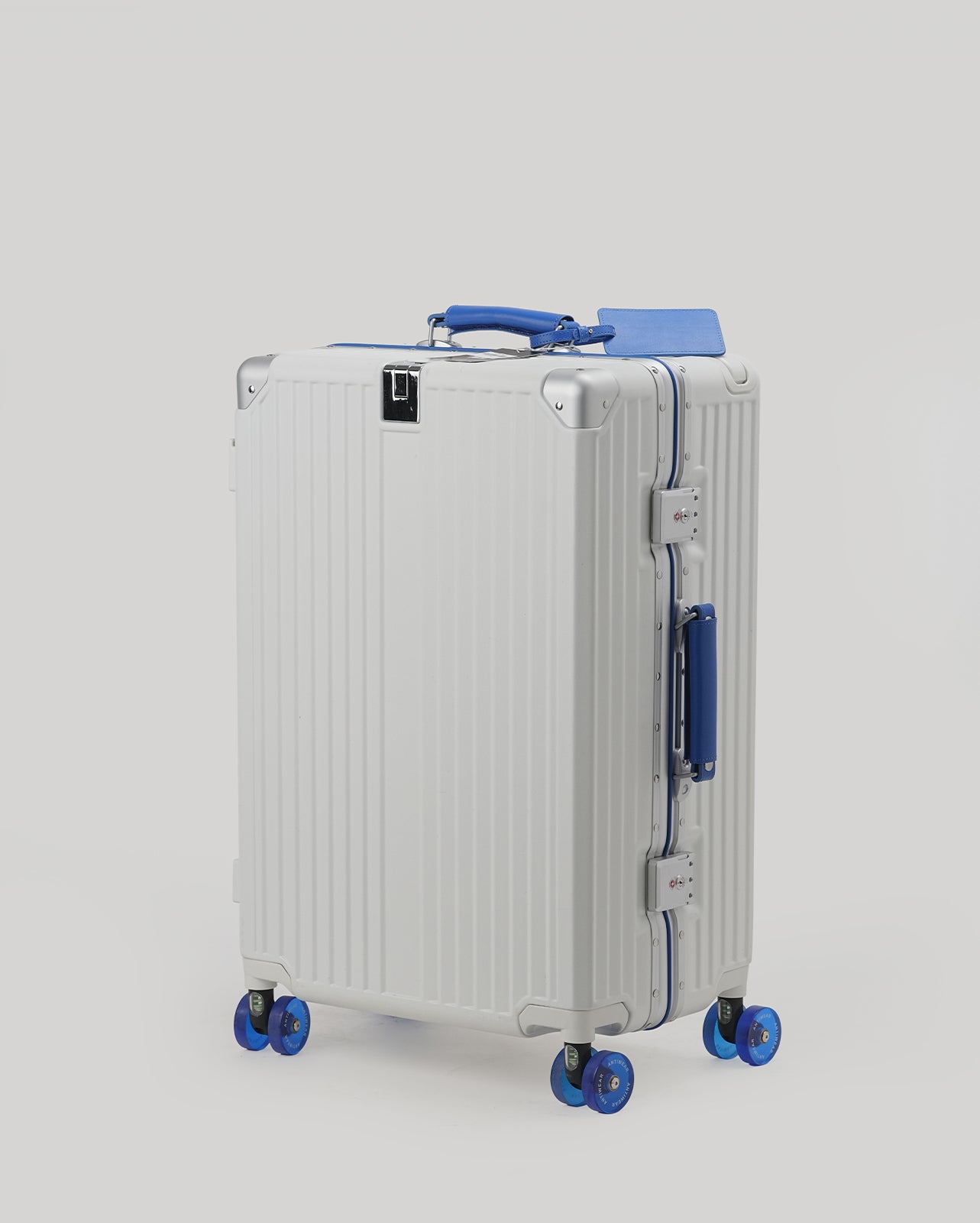 24" Check-In | White Blue