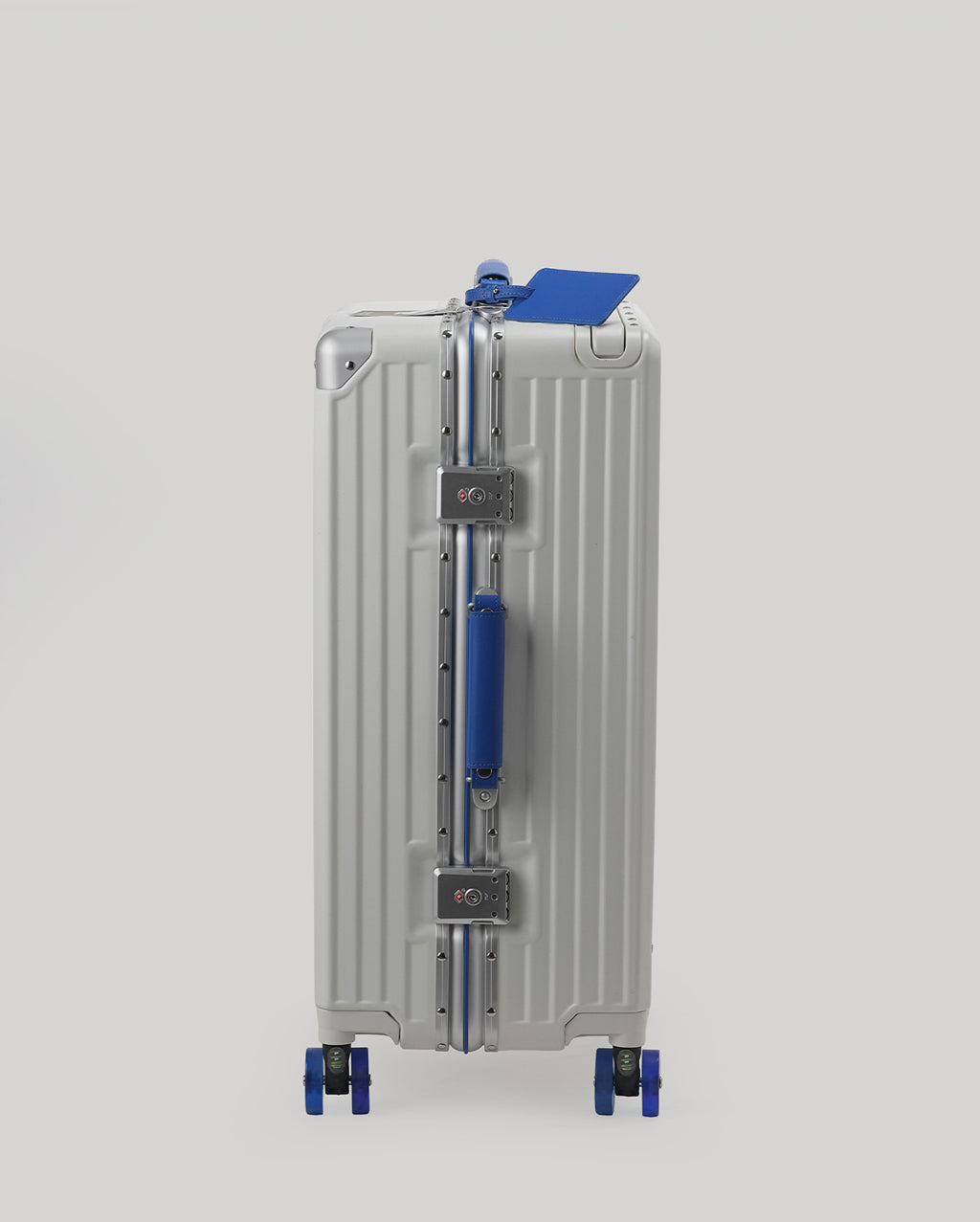 24" Check-In | White Blue